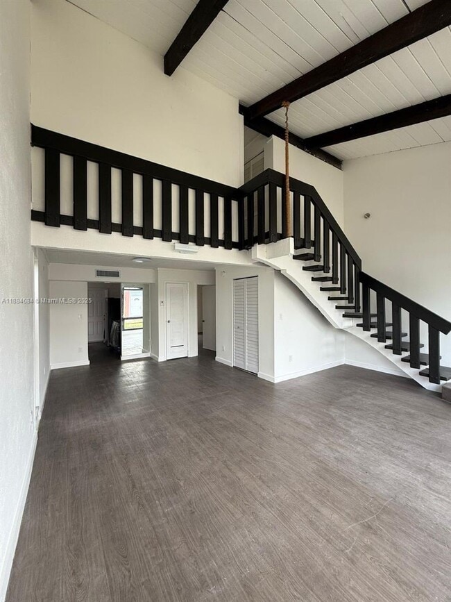 Building Photo - 14310 NE 5th Pl