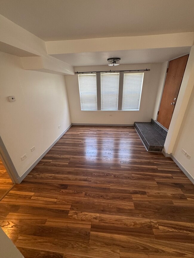 Building Photo - 10912 S Avenue J Unit Basement