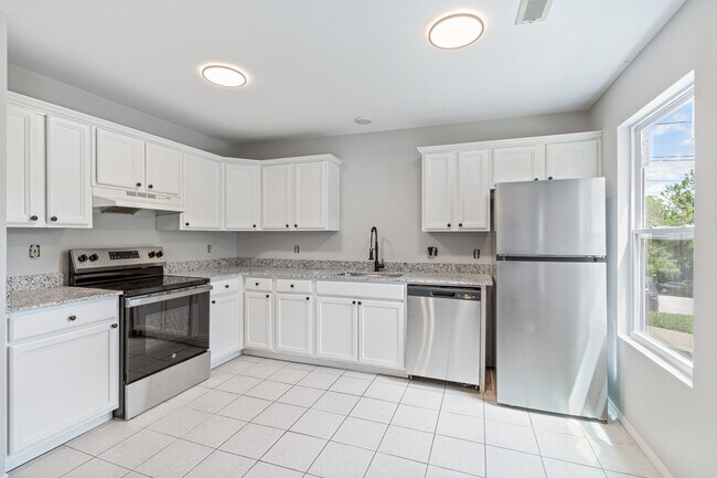 Photo - 950 W Eagle St