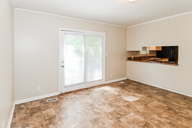 Photo - 2204 Euclid Rd NW