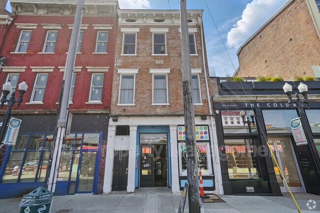 Building Photo - 107 W Elder St Rental