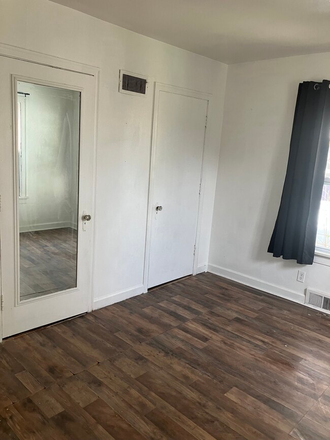 1st bedroom - 1200 E South St