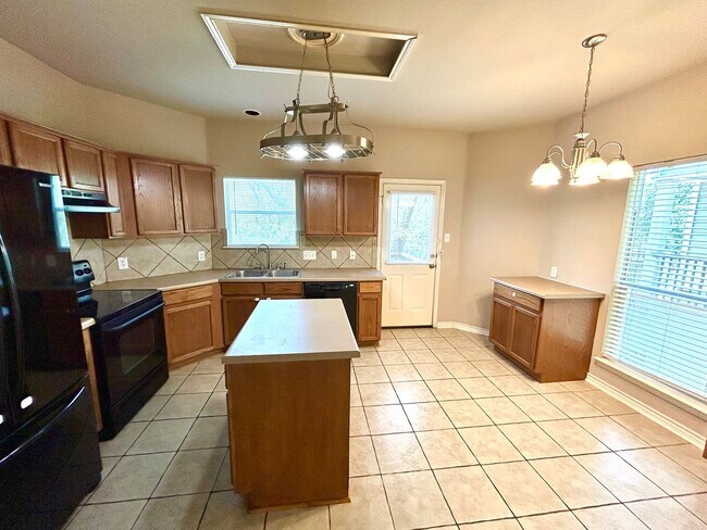 Photo - *MOVE IN SPECIAL* Charming 3BD/2.5BA With Deck — Loop 1604 & Potranco!