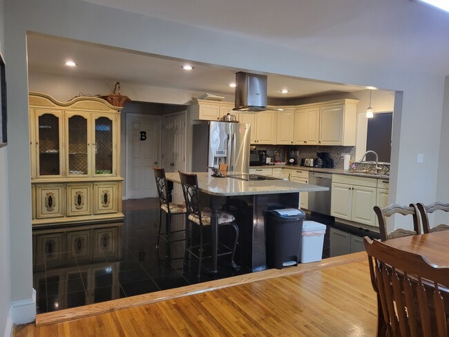 Photo - 2404 Edison St