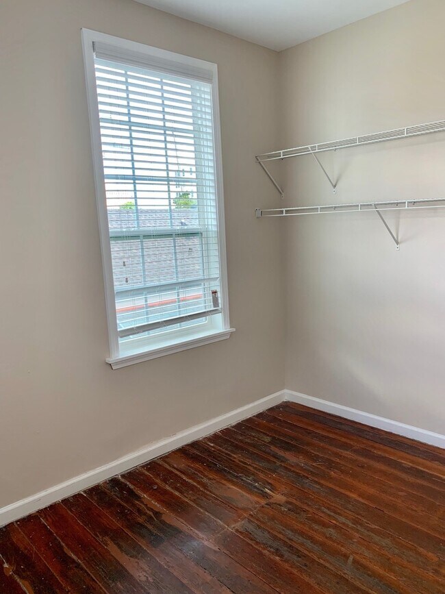 Photo - 2328-30 Gravier Unit 2330