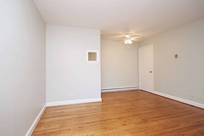 Photo - Student-Friendly Ground-Level Apartment Ne... Unit Ivy Rd 2114 #11