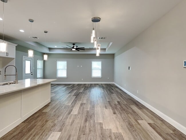 Photo - 2512 Sharon St