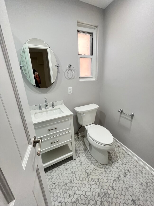 Photo - 2220 Eastchester Rd Unit 1