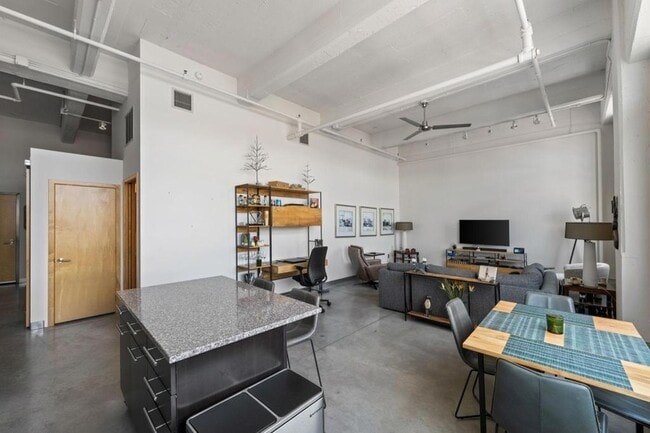 Photo - 700 N Washington Ave