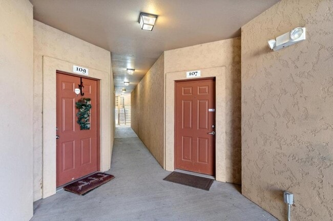 Photo - 605 Cougar Bluff Point