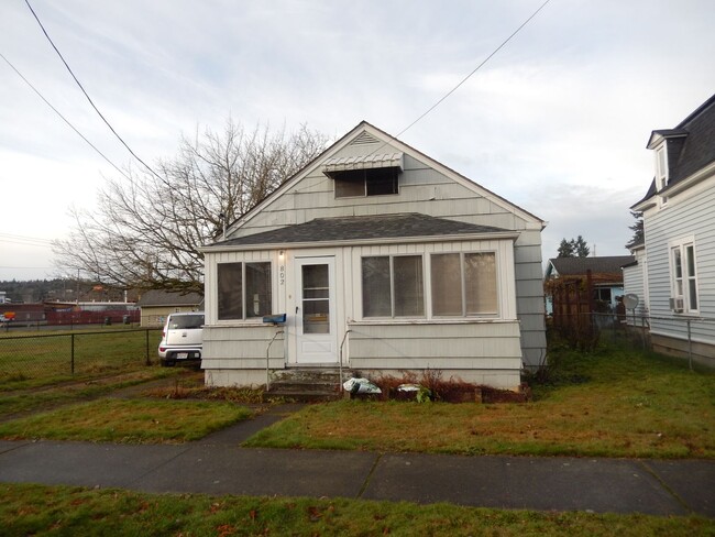 Great 3 Bedroom Downtown Puyallup Home. - Great 3 Bedroom Downtown Puyallup Home.