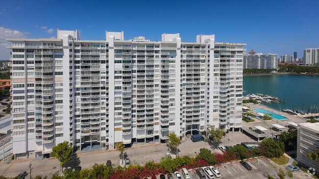 Building Photo - 18021 Biscayne Blvd Unit 1903 Rental