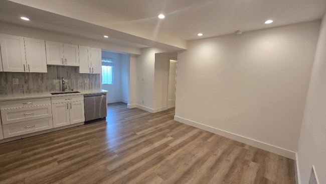 Photo - 1651-1651 La Salle Ave Unit 1651 B