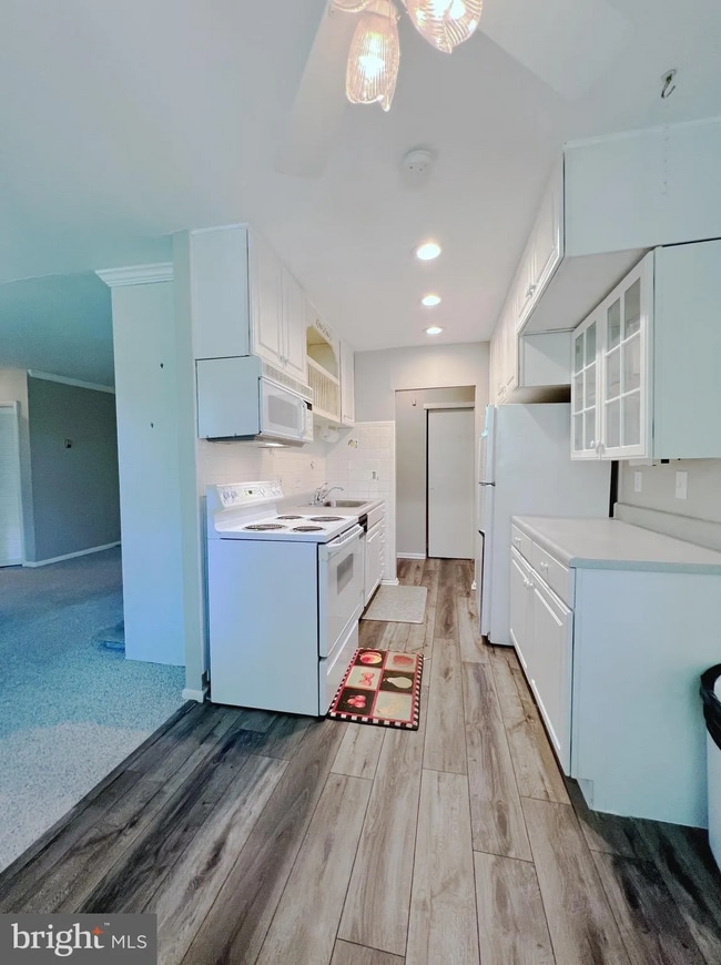 Photo - 335 E Lancaster Ave Unit F23