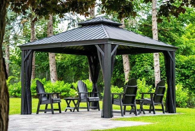 Photo - Highcroft Manor Apartments Located in Wayzata, MN