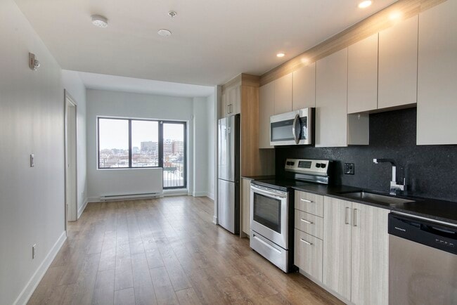 Building Photo - 30 Saint-Joseph Est Unit 405