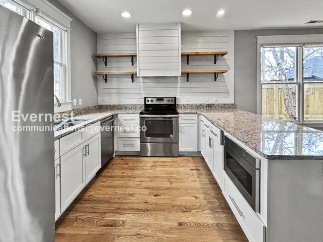 Photo - 902 Cheatham Pl