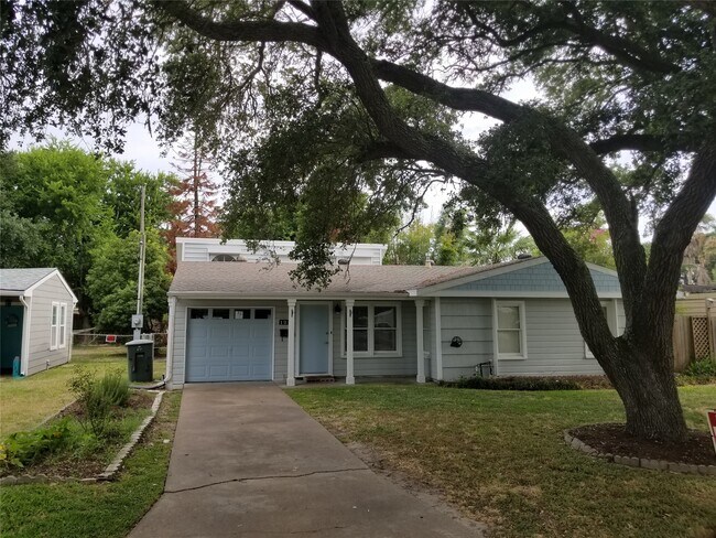 Building Photo - 122 Albacore Ave