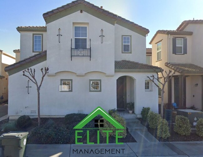 Building Photo - Located within the desirable gated communi... Rental