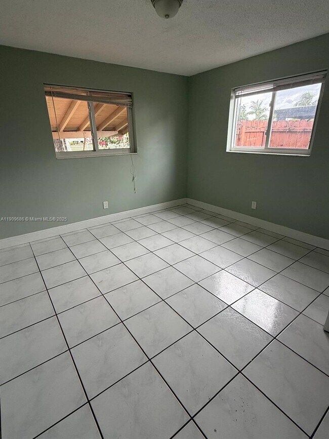 Photo - 1121 N 74th Way