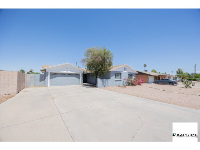 Building Photo - Stylish 4/2 Tempe House!