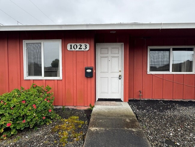 Building Photo - 1023 W Harris St Unit 1023