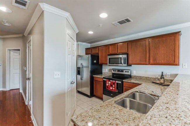 Photo - 305 E 31st St Unit 6