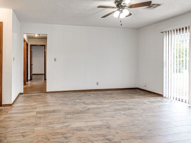 Photo - 612 W Linden Dr