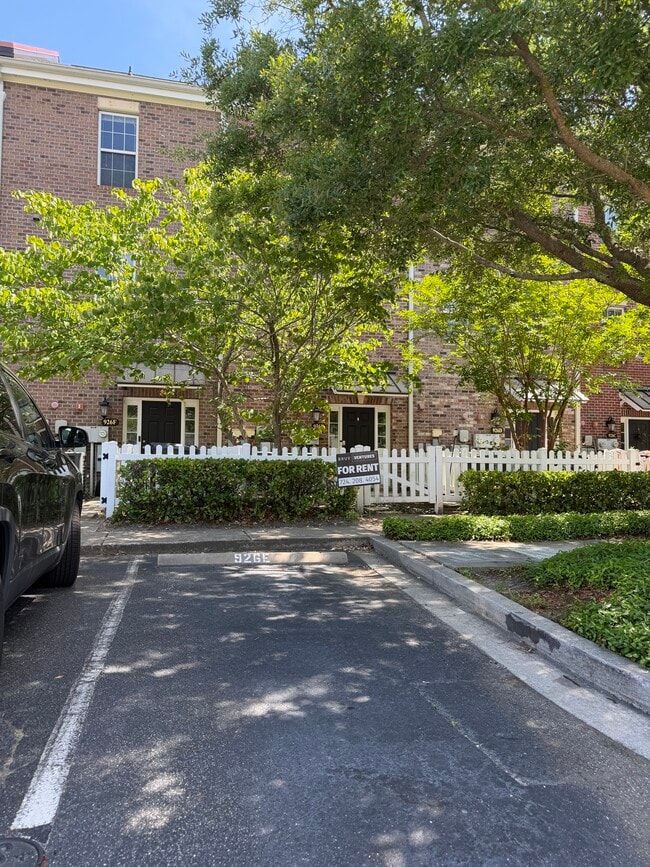 Photo - 926 Iris St