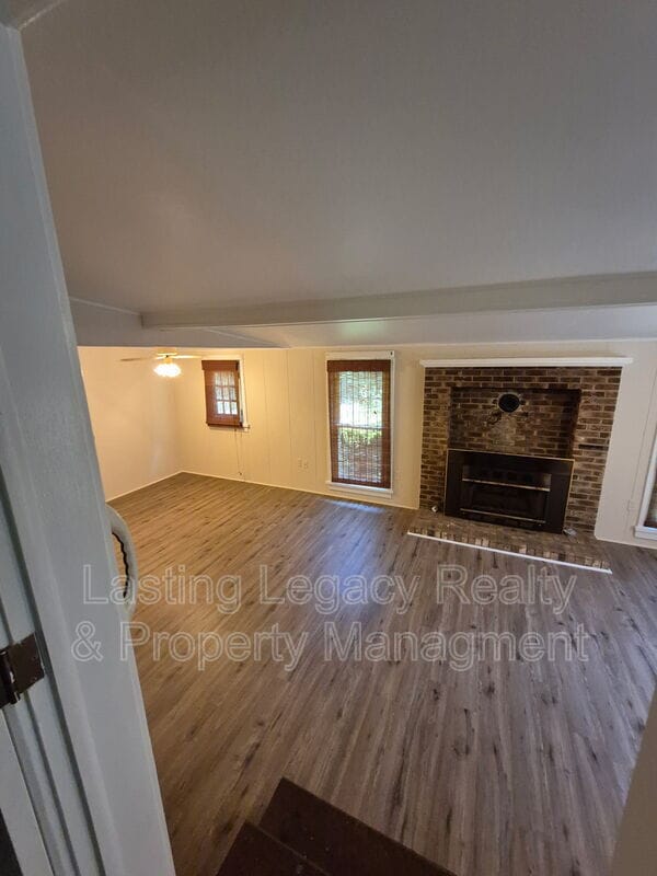 Building Photo - 842 Tom Livengood Rd Rental