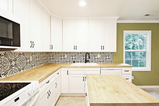 Photo - 703 Oak Creek Rd