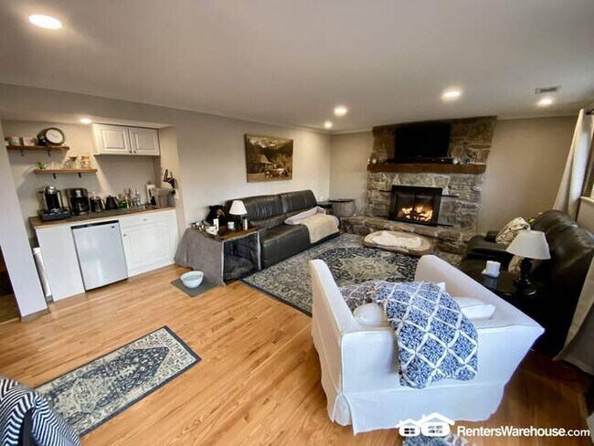 Photo - Gorgeous 3 Bed 3 Bath in Idyllic Neighborhood