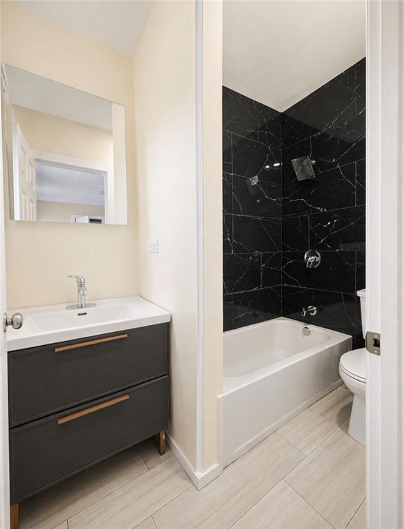 Photo - 495 Broad St Unit 2