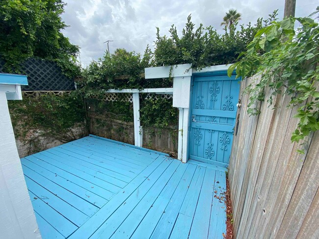 Photo - Beautiful large studio 2 blocks from the b...