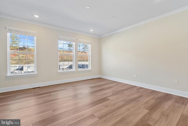 Building Photo - 1730 Water Xing Rd