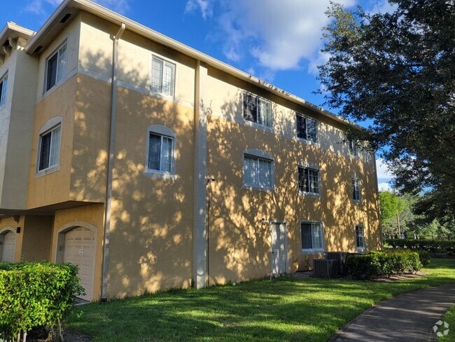 Building Photo - 1400 Crestwood Ct S Unit 1409 Rental