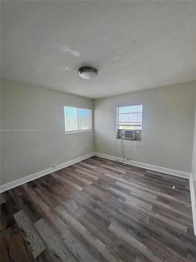 Photo - 1425 W 31st St Unit 3