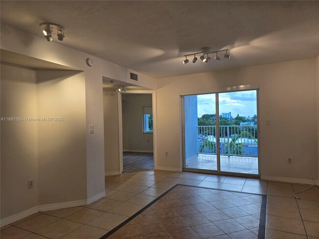 Photo - 637 SW 3rd St Unit 404