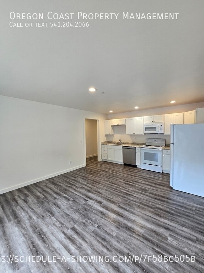 Photo - 170 SW Strawberry Ln Unidad E