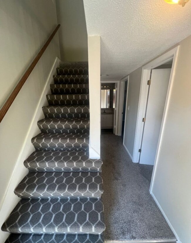 Photo - Spacious Split-Level Duplex in Lee’s Summit