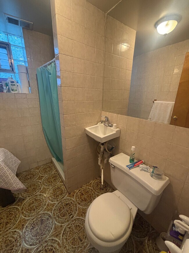 Photo - 3043 W Montrose Ave Unidad B