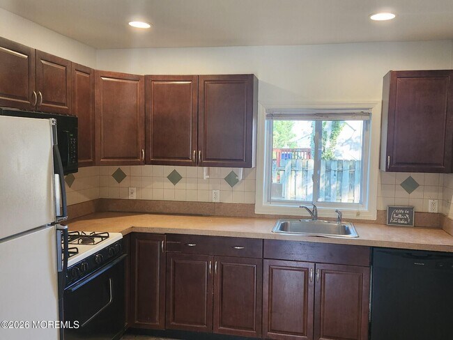 175 W Sylvania Ave