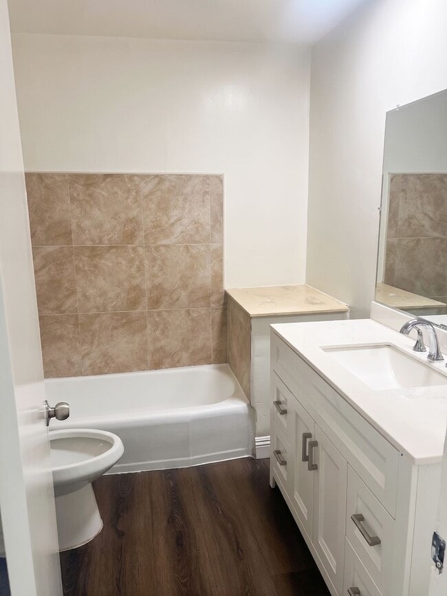 Photo - 14914 Roscoe Blvd Unit 6a