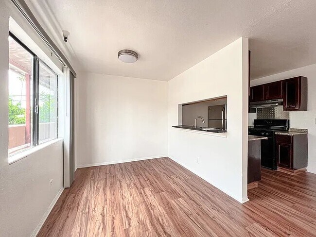 14746 Delano St Unit 10