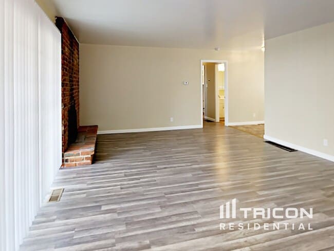 Photo - 1355 Royal Dr