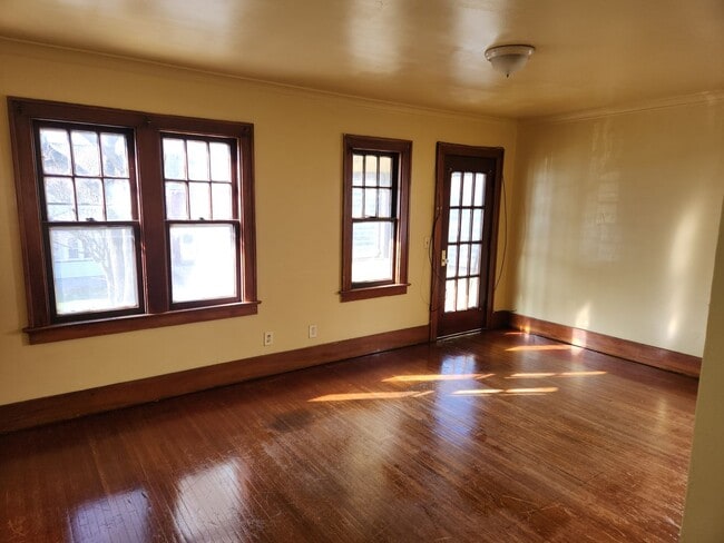 Building Photo - 108/110 Shelter Street Unit 108 Shelter Street - Up