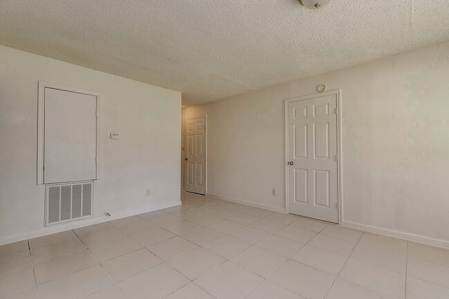 Photo - 3 Bedr/ 1 bath Beautiful Home in Danbury, ...