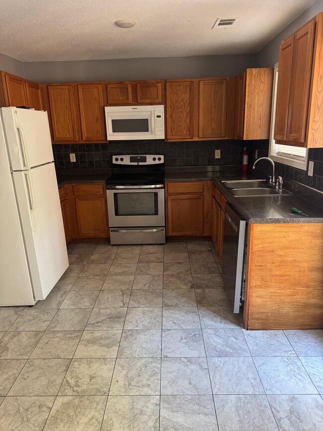 Photo - 7087 Ravenwood Ln