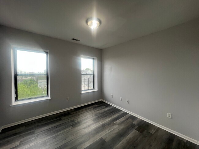 Photo - 281 Mt Prospect Ave Unidad 43