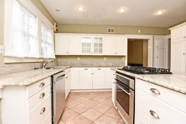 Photo - 416 Hillcrest St